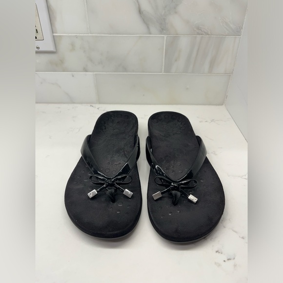Vionic Bella Flip Flops. Size 8.  Black.  Great Condition. - Picture 4 of 4